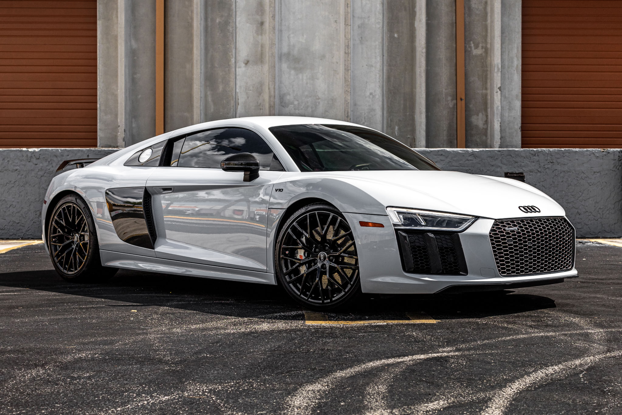 Audi R8 V10 view 3